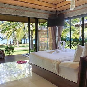 Beach Front Villa Spa Bath